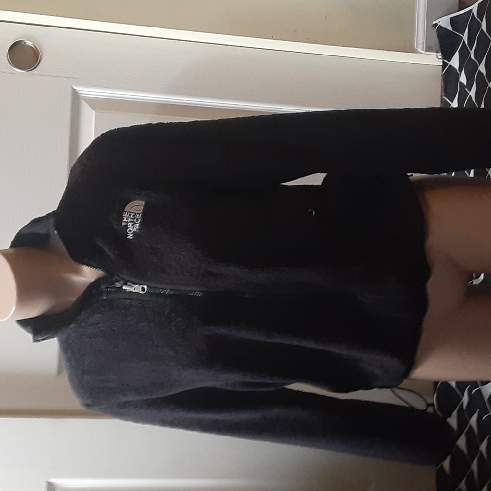 * NORTH FACE BLACK FLEECE JACKET,SIZE. MEDIUM